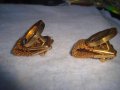 ДВЕ ЕДИНИЧНИ СТАРИ ПОЗЛАТЕНИ ВИНТИДЖ БУТОНЕЛИ РЯДЪК МОДЕЛ 22903, снимка 7