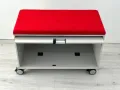 Модулна система за офис шкафове от steelcase с червена възглавница, снимка 3