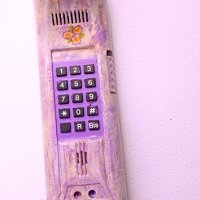 От Франция стационарен ръчно рисуван телефон, снимка 1 - Стационарни телефони и факсове - 39943300
