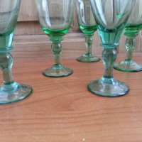 Стъклени чаши чашки цветно зелено стъкло, снимка 2 - Антикварни и старинни предмети - 36680358