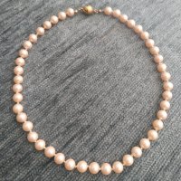 Колие / гердан от ''Shell'' перли със златиста закопчалка, снимка 1 - Колиета, медальони, синджири - 42863043