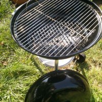 Барбекюто WEBER класическо готвене на дървени въглища  Благодарение на иновативната въздушна клапа  , снимка 6 - Барбекюта - 42362877