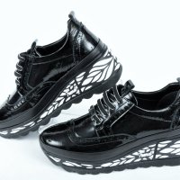 НОВО! Лачени дамски спортни обувки на платформа, снимка 1 - Дамски ежедневни обувки - 42874238