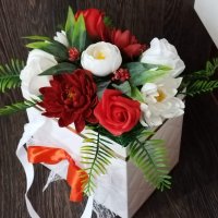 🎀НОВО🎀Бяла чанта със сапунени цветя в бяло и червено за вашите специални поводи🌹🎀🌹, снимка 8 - Подаръци за жени - 42846198