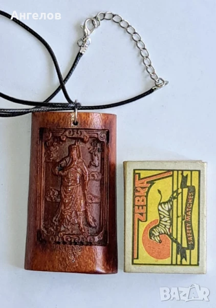 Медальон амулет от кост за защита, състрадание и благословия, снимка 1