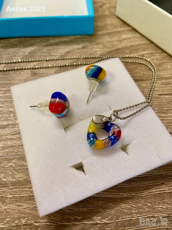 Ярък комплект от муранско стъкло: обеци тип „пусети“ и медальон-сърце на верижка, снимка 1