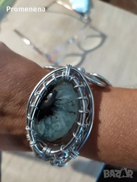 Гривна с естествен полускъпоценен камък, снимка 1