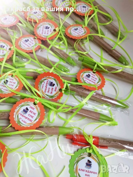 Подаръчен комплект лазерно гравирани химикали и медальони с текст по поръчка подарък за празника на , снимка 1