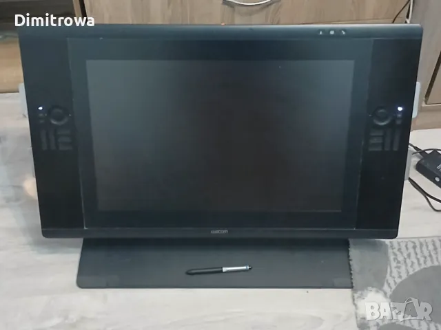 Графичен таблет Wacom Cintiq 24HD DTK-2400, снимка 3 - Друга електроника - 48982241