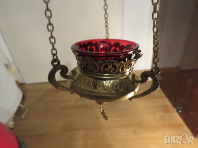 Старо кандило, Малко висящо бронзово кандило с червена стъкленица  - вис 35 см за църква параклис, снимка 2 - Антикварни и старинни предмети - 28467541