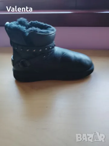 Детски оригинални кожени ботуши UGG, снимка 5 - Детски боти и ботуши - 56369930