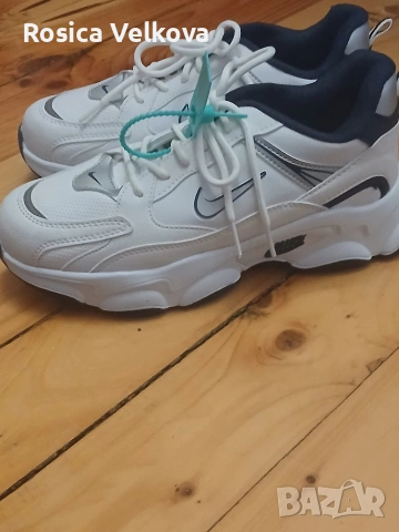 Маратонки NIKE 