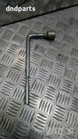 Ключ за гуми Daewoo Nubira 1.6i 2000г.