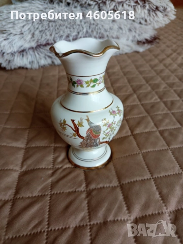 Порцеланова ваза със златни нишки 