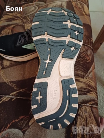 Маратонки за бягане Brooks Ghost , снимка 3 - Маратонки - 50898503