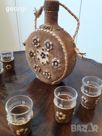 Декоративна бутилка бъклица с шест чаши   4/3, снимка 2 - Аксесоари за кухня - 31683461