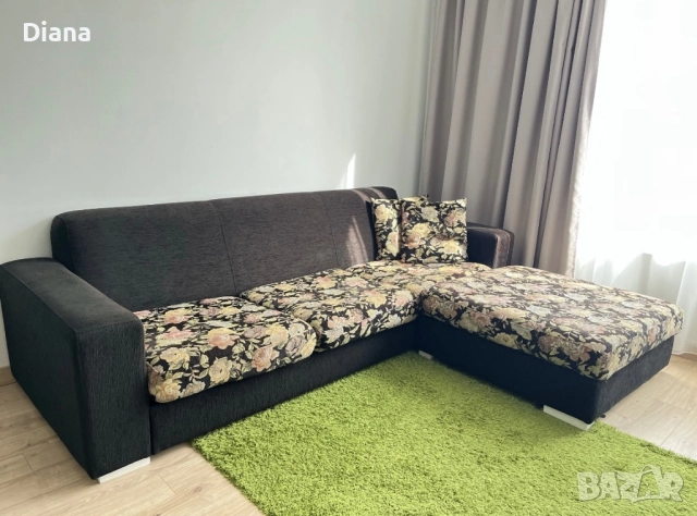 Голям ъглов диван с лежанка