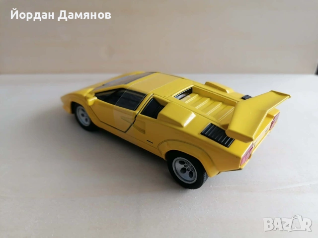 Ламборгини Контач ЛП 500 С в мащаб 1:34 , снимка 2 - Колекции - 53281626