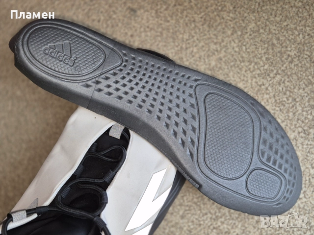 Оригинални Маратонки Adidas Yeezy Boost 700 ,45 номер, снимка 3 - Маратонки - 51940555