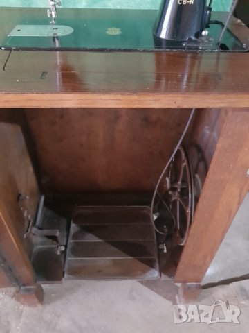 Шевна машина Husqvarna, снимка 3 - Антикварни и старинни предмети - 37803390