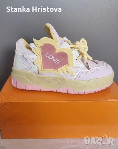 Дамски маратонки "Сърце".