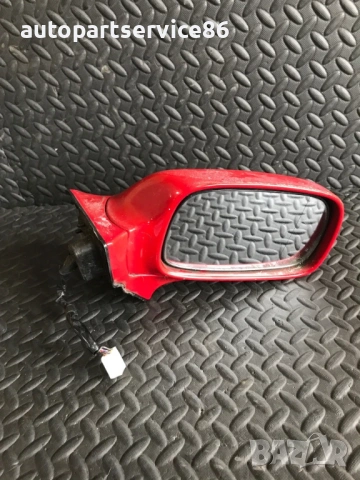 Огледало предно дясно червено за Toyota Celica (2002) 012132