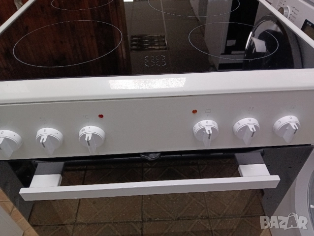 Като нова свободно стояща печка с керамичен плот Gram с две години гаранция!, снимка 9 - Печки, фурни - 51940240