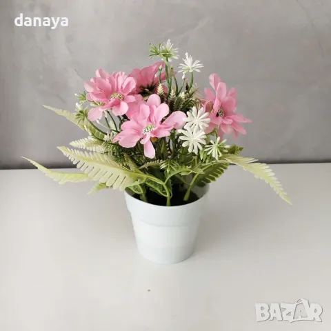 5915 Изкуствени маргаритки в бяла саксия, 17 см, снимка 3 - Изкуствени цветя - 50431641