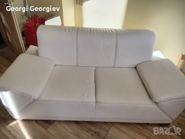 Продавам бял кожен диван, снимка 3 - Дивани и мека мебел - 56446179