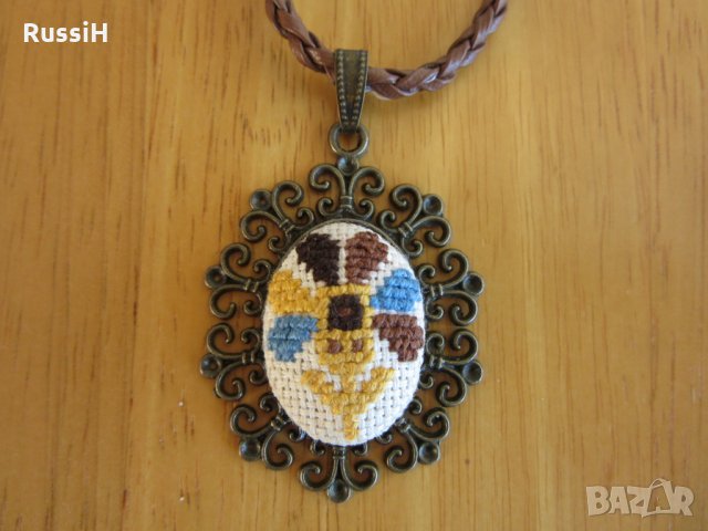 Коледна промоция-Ръчно бродирани бижута с българска шевица, снимка 2 - Колиета, медальони, синджири - 30494750
