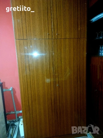 Двукрилен гардероб