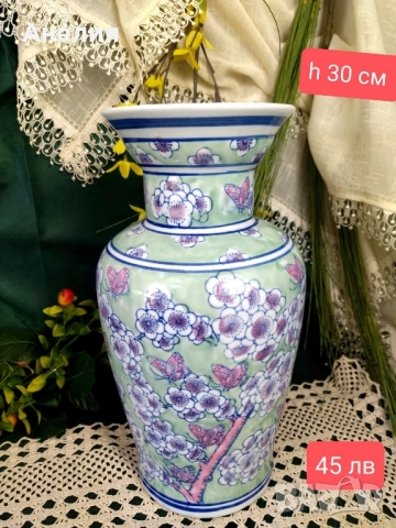 Ваза прелестна цветна и голяма 