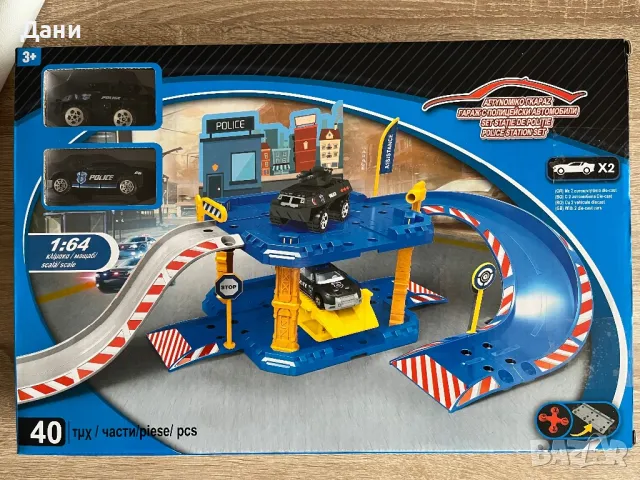 Комплект - полицейски гараж с автомобили, снимка 1
