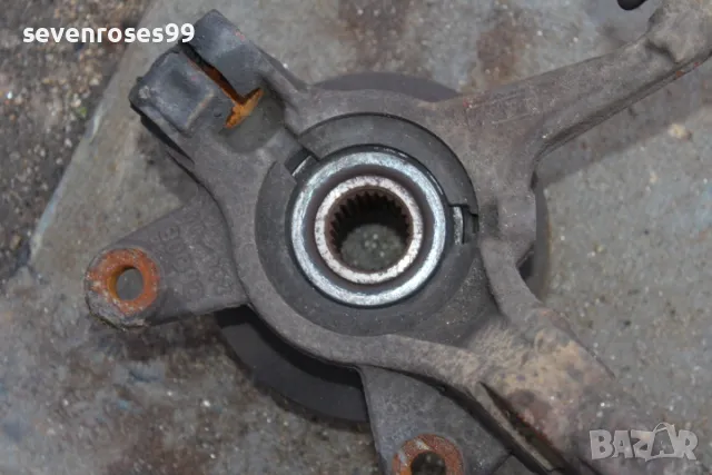 Шенкел главина преден ляв Форд Фиеста 6 2011 1.4tdci 68hp Ford Fiesta 6, снимка 3 - Части - 48315413