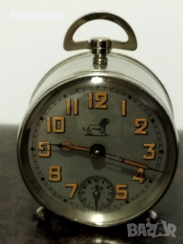 Стар механичен френски будилник, настолен часовник