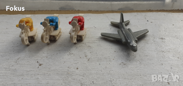 Лот миниатюрни играчки моторчета и самолет, снимка 3 - Антикварни и старинни предмети - 44717240