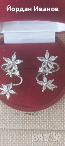 Сребърни обеци с кристали 