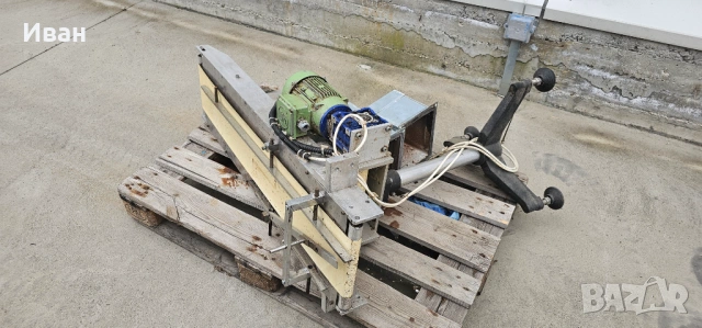 Електромотор с червячен редуктор и транспортна лента, снимка 3 - Електродвигатели - 54182783