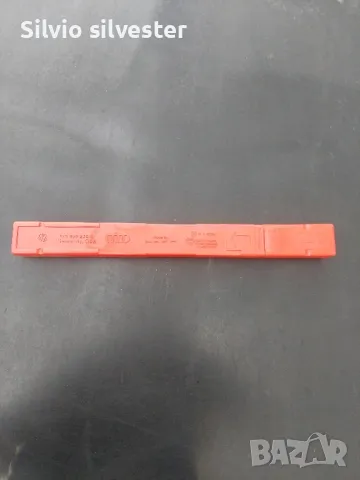 Оригинален авариен триъгълник Vw, снимка 3 - Аксесоари и консумативи - 49311474