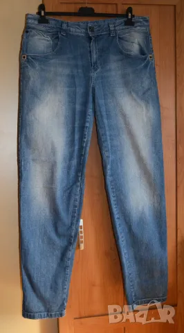 Есенни  дамски дънки светлосини унисекс на по-светли нюанси.