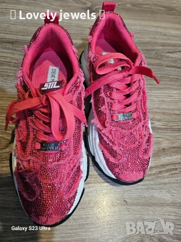 Уникални цикламени маратонки на Steve Madden , снимка 5 - Маратонки - 52314791