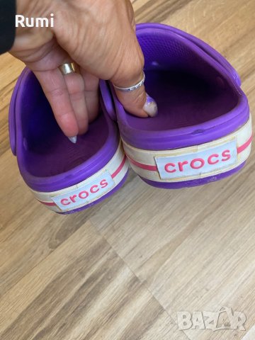 Оригинални тъмно лилави чехли Crocs ! 32-33 н, снимка 6 - Детски сандали и чехли - 42050332