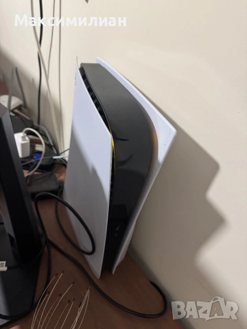 PlayStation 5 с дисково устройство – със 1 джойстик, страхотно състояние“