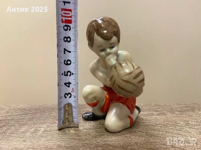Статуетка „Млад футболист“. Порцелан. СССР. Полонски ЗХК., снимка 2 - Антикварни и старинни предмети - 52469538