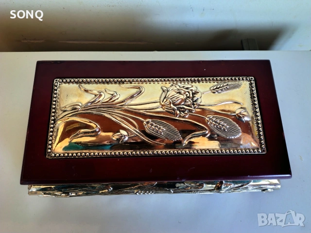 Страхотна Кутия За Бижута Със Посребрена Орнаментика, снимка 3 - Антикварни и старинни предмети - 53983440