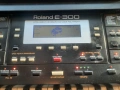 Продавам синтезатор ROLAND E-300 Цена-180 Евро, снимка 3