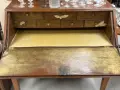 Писалище с чекмеджета и падащ плот., снимка 3