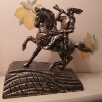 Масивен метален конник 1.4кг –стара статуетка, Отлична!, снимка 4 - Антикварни и старинни предмети - 34930338