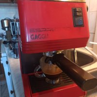 Кафе машина Гаджия с месингова ръкохватка с крема диск, работи отлично и прави хубаво кафе с каймак , снимка 1 - Кафемашини - 36867837