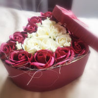 Кутия с вечни рози. Подходящ подарък за абитуриенти , снимка 5 - Подаръци за жени - 36578088